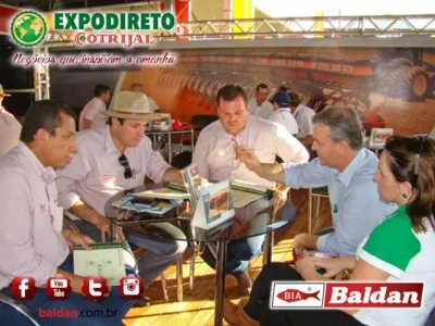 Srs. Batista, Celso Ruiz, Éttore c/ o pessoal do SENAR.
