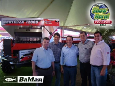 Srs. Walter Baldan Filho, Alexandre Tessi, Celso Ruiz e Sidney Candido ao lado de Vanio Veságo.