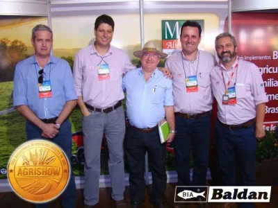 Srs. Renato Mastropietro, Alexandre Tessi, Celso Ruiz e Raul Capparelli com Valentim Barbisan.