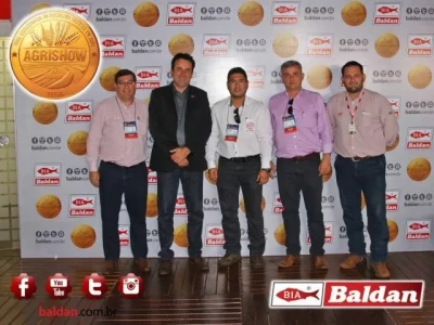 Srs. Sidney, Celso Ruiz, Eduardo Fernandes e Luiz Fernando c/ nosso cliente Jesus Toyosato da Casa Toyosato - Bolívia.