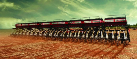 Portfólio de máquinas e implementos apresentados em feiras impressiona produtor rural